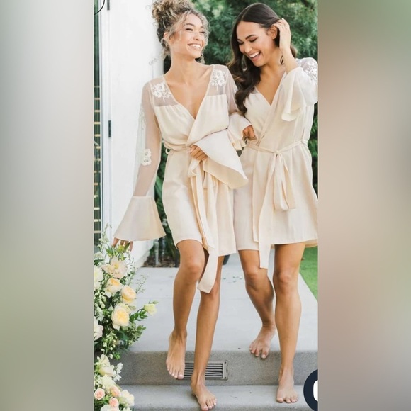 Robed with Love Hildy Pink Satin Bridesmaid Robe Floral Embroidered Details M - Picture 13 of 15